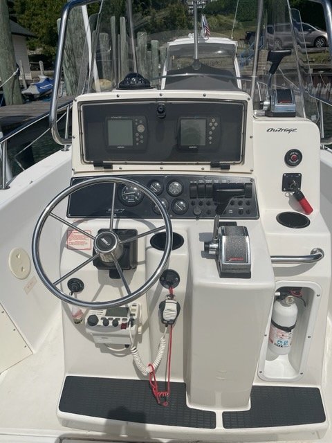 2000 Boston Whaler 23 Outrage - Image 7
