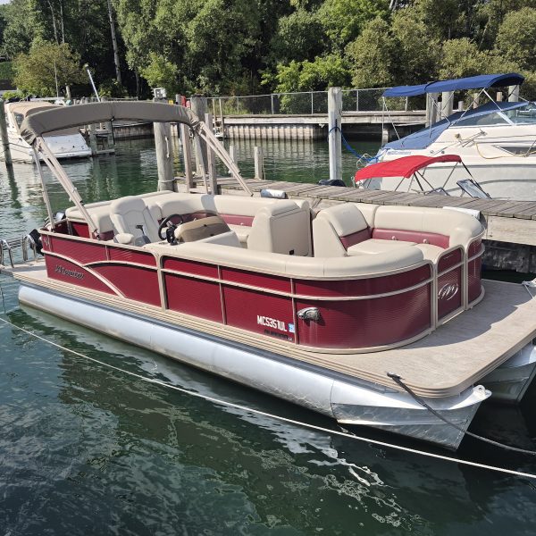 2018 Manitou Tritoon Boat Sales